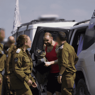 Rehenes israelíes y prisioneros palestinos son liberados en Gaza