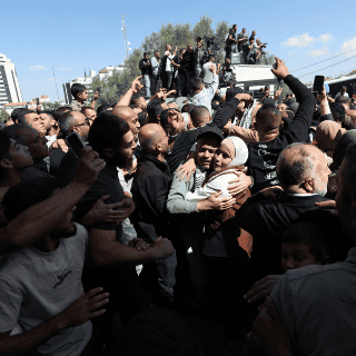 "Si Dios quiere, que podamos vivir en paz": exprisioneros palestinos