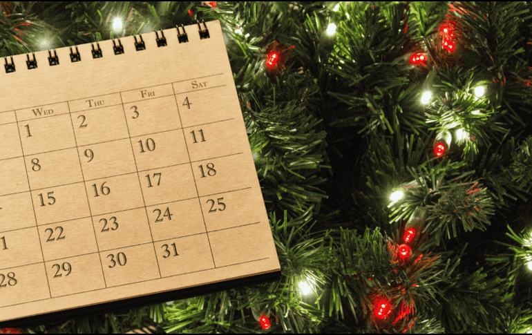 El arbolito navideño es un artículo de decoración que es el deleite para muchos y enciende el espíritu de la temporada. ESPECIAL / CANVA