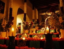 Dado que las ofrendas mexicanas de Día de Muertos siempre han sido explosiones de color, en las que cada elemento tiene su papel y su significado, estas nuevas propuestas minimalistas han desatado polémica. NTX / ARCHIVO