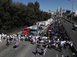 El bloqueo ha provocado un severo congestionamiento vial en una de las principales arterias del Valle de México sumando hasta el momento más de 12 horas, afectando a miles de automovilistas. SUN / F. Rodríguez