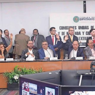 Morena y aliados aprueban en comisiones dictamen de reforma a Ley de Amparo