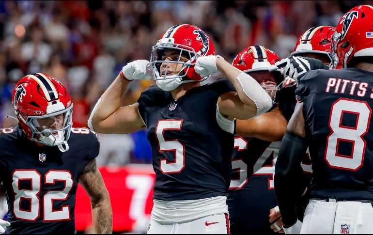 Drake London, receptor abierto de Atlanta, celebrando después de anota un touchdown. EFE/S. Lesser