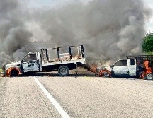 Varios vehículos particulares fueron incendiados para bloquear el paso en tramos carreteros de diversas zonas chiapanecas. ESPECIAL
