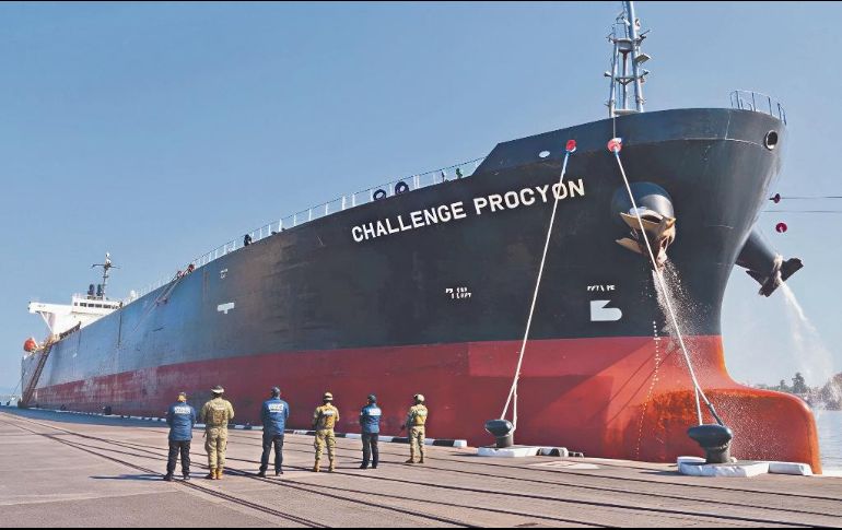 La Agencia Nacional de Aduanas informó que el esquema del huachicol fiscal ya fue desmantelado. Uno de los golpes de la Marina fue el decomiso de 10 millones de litros en Tamaulipas, en marzo. ESPECIAL