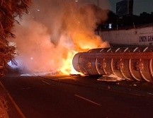 Los hechos fueron reportados poco antes de las 4:00 horas de este martes en el cruce de la Calzada Lázaro Cárdenas y la Carretera a Chapala. ESPECIAL / PC TLAQUEPAQUE
