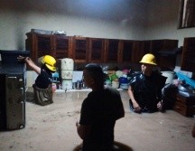 Este martes, equipos continúan con el retiro de basura y menaje afectado, fumigación y en la Evaluación de Daños. ESPECIAL