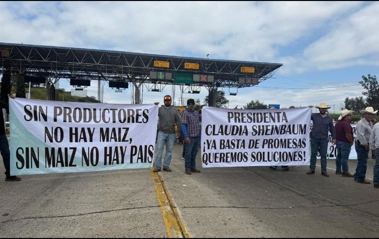 El día de hoy, 14 de octubre, un contingente de maiceros se concentró en la carretera a Acatlán de Juárez, en sentido a López Mateos. ESPECIAL