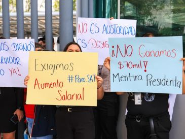 Trabajadores del SAT se manifiestan en Jalisco como parte de las manifestaciones a nivel nacional. EL INFORMADOR / J. Acosta