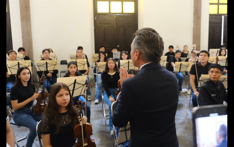 La primera Orquesta Sinfónica ECOS Jalisco (OSEJ) debutará el próximo 18 de octubre en el Foro de Arte y Cultura, un ensamble integrado por 64 niñas, niños y adolescentes de entre nueve y 19 años provenientes de diez municipios del estado. CORTESÍA