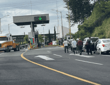 La manifestación y bloqueo de productores ha provocado una intensa fila de automóviles y retrasos hasta por más de siete horas. CORTESÍA/ Unidad Estatal de Protección Civil y Bomberos Jalisco