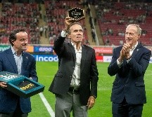 Quirarte fue reconocido por Mikel Arreola e Ivar Sisniega, comisionado y presidente de la Femexfut, respectivamente. IMAGO7/E. Espinosa