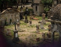 Uno de los sitios mencionados por la IA es el Panteón de Belén, considerado el epicentro de las leyendas urbanas de Guadalajara. ESPECIAL / EL INFORMADOR y CANVA