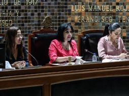 Ante los reclamos de diputadas emecistas, la presidenta de la Mesa Directiva, Marta Arizmendi, deja en claro que no se alcanzaron los votos. EL INFORMADOR / A. Navarro