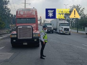En el cruce se encuentra personal de Policía Vial Jalisco y de CFE. ESPECIAL / FACEBOOK Policía Vial Jalisco