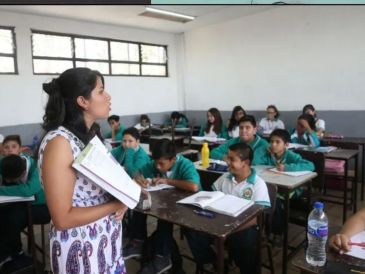 Profesores coinciden en la ausencia de materiales y apoyo logístico. Un maestro de primaria consideró que, si bien “La Escuela Te Extraña tiene buena intención”, su ejecución “es pésima”, ya que expone a los docentes y no les proporciona los medios necesarios para cumplir la tarea. INFORMADOR/ARCHIVO