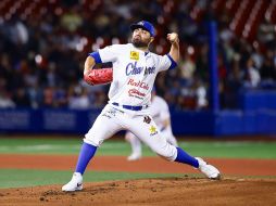 El momento más esperado llegó con la presentación de los Charros de Jalisco, desatando una ola de aplausos, gritos y banderas ondeando por todo el estadio. CORTESÍA/ CHARROS DE JALISCO.