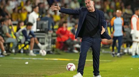 Luis Carrión regresa al banquillo del Carbayon. AFP