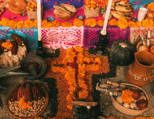 Cada elemento del altar de muertos tiene un significado que conecta a las familias con sus tradiciones y con el ciclo de la vida y la muerte. CANVA