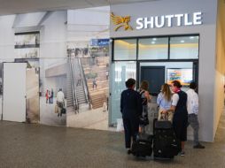 Los pasajeros pueden adquirir su ticket individual, con un costo de $150 pesos, en un módulo ubicado en la explanada de salidas nacionales. EL INFORMADOR/J. ACOSTA