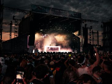 La venta de boletos seguirá el ritual esperado: Ticketmaster será la plataforma oficial encargada de distribuir las entradas en diferentes fases y horarios según el método de pago. Unsplash