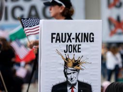 Hoy salieron a manifestarse grupos sindicales y migrantes, entre otros, contra distintas acciones de Trump, entre ellas las medidas antiinmigrantes. EFE / EPA / CRISTOBAL HERRERA-ULASHKEVICH