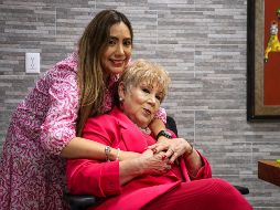 Aída Cuevas, sobreviviente a cáncer de mama, posa junto a su hija, Alexa Cervantes. EL INFORMADOR/J. Acosta