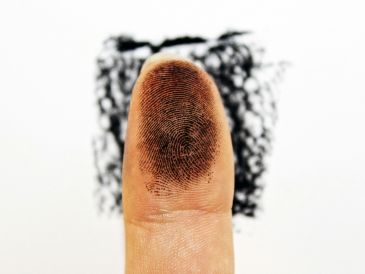 El Instituto Jalisciense de Ciencias Forenses (IJCF) y el Instituto Nacional Electoral ha encontrado una herramienta útil para otorgar una identidad a las Personas Fallecidas sin Identificar. UNSPLASH/ M. JENSON