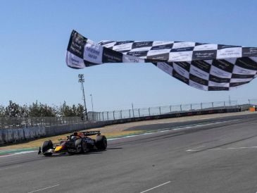 Max Verstappen se lleva el Gran Premio de los Estados Unidos. EFE/J. LOCHER