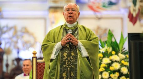 José Francisco Robles Ortega hizo un llamado a los feligreses a honrar a sus santos y difuntos. EL INFORMADOR/ J. ACOSTA.