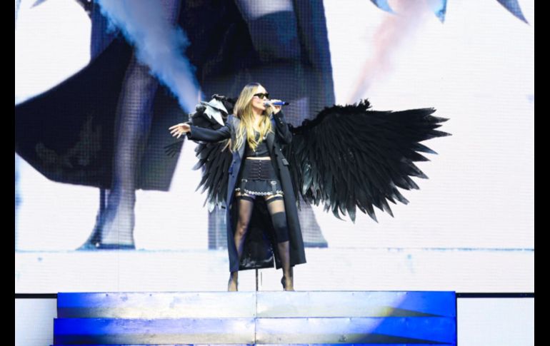 Con un lleno total en el Foro Principal de las Fiestas de Octubre, Belinda puso a bailar a cientos de personas en su concierto del domingo. EL INFORMADOR / J. Acosta