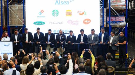 Autoridades municipales estales y directivos de la empresa inauguraron el nuevo centro de distribución Alsea en Tonalá. EL INFORMADOR/J.ACOSTA