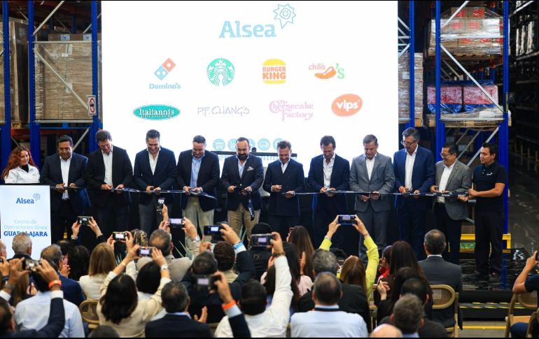 Autoridades municipales estales y directivos de la empresa inauguraron el nuevo centro de distribución Alsea en Tonalá. EL INFORMADOR/J.ACOSTA