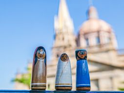 Este año serán 12 los artesanos y artesanas, originarios de municipios como Tonalá, San Pedro Tlaquepaque y Guadalajara, los que participarán elaborando las piezas que formarán parte de 