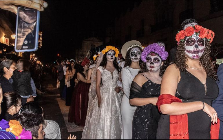 La Mega Procesión de las Catrinas nació en 2014 como iniciativa ciudadana para realzar la tradición del Día de Muertos frente a otras celebraciones más globalizadas. NTX/ARCHIVO
