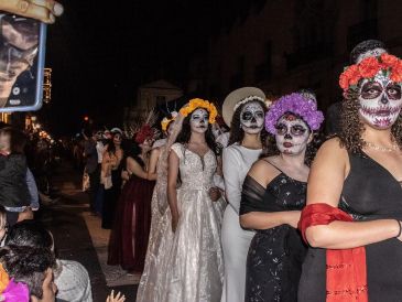 La Mega Procesión de las Catrinas nació en 2014 como iniciativa ciudadana para realzar la tradición del Día de Muertos frente a otras celebraciones más globalizadas. NTX/ARCHIVO