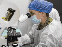 Las vacunas contra el COVID-19 podrían ayudar a algunos pacientes que padecen cáncer. UNSPLASH / NAVY MEDICINE / H. NURAL