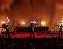 Las voces del público se mezclaron con las guitarras y percusiones, generando una atmósfera de complicidad. EL INFORMADOR/A.NAVARRO