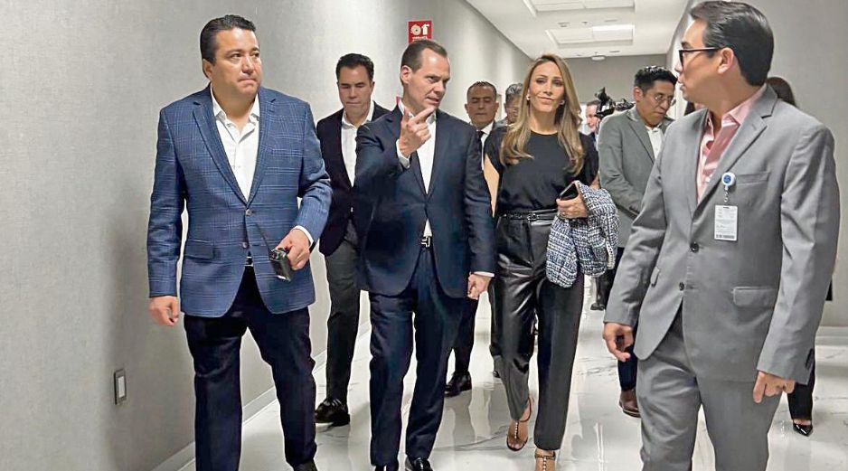 El presidente ejecutivo del Grupo Empresarial Ángeles, Olegario Vázquez Aldir, durante un recorrido por las instalaciones. ESPECIAL