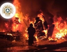 Este es el estado de la autopista a Colima tras el choque de dos tráileres durante la madrugada de este jueves. ESPECIAL / FACEBOOK Protección Civil Jalisco