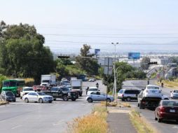 Se han registrado diversos percances vehiculares en el punto, aunque las autoridades no han confirmado si estos fueron ocasionados por la falta de semáforos en función. EL INFORMADOR / J. Acosta