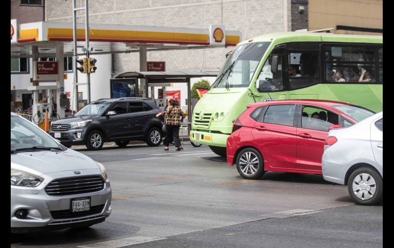 El programa Hoy No Circula tiene como objetivo prevenir, minimizar y controlar la emisión de contaminantes. Las personas que requieren atención médica pueden exentarlo. SUN/ ARCHIVO
