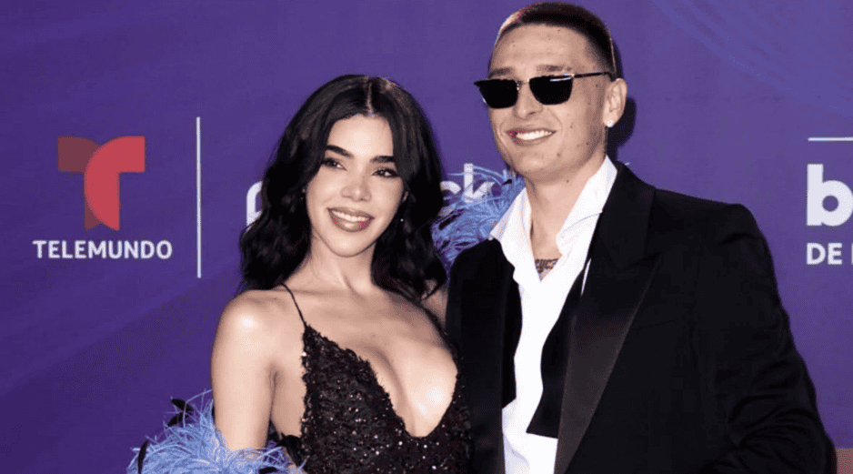 Así muestran su amor Kenia Os y Peso Pluma en los Latin Billboard. ESPECIAL / IG / @telemundo