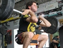 Realizar mal un ejercicio podría repercutir negativamente en nuestra salud y movilidad; ejercítate con cuidado y en compañía de personas expertas certificadas. EL INFORMADOR / ARCHIVO