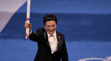 La fotógrafa mexicana Graciela Iturbide recibe el Premio Princesa de Asturias de las Artes durante una ceremonia en Oviedo, en el norte de España. AP / Miguel Oses