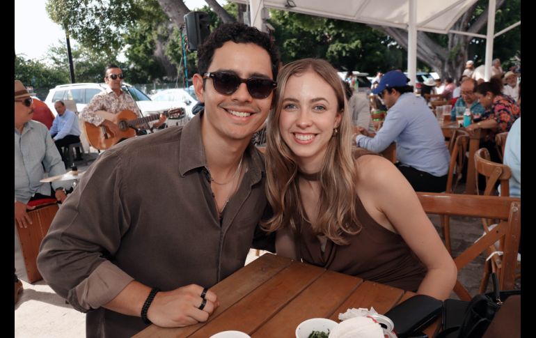 Sebastián Espejo y Jule Faller. GENTE BIEN JALISCO / Revista del 24 octubre 2025