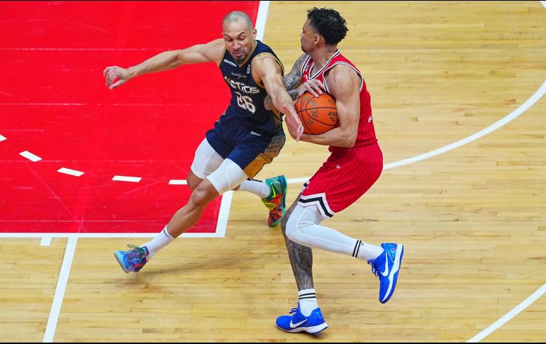 La defensiva jalisciense no supo cómo frenar la contundencia de los Diablos. IMAGO7