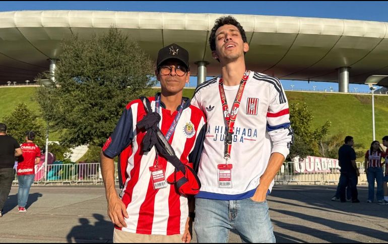 Para César Ruíz, fiel seguidor del Rebaño Sagrado, el partido contra los rojinegros se mantiene como uno de sus favoritos. EL INFORMADOR/ A. GARCÍA.