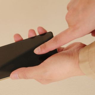 Razones por las que NO deberías ponerle "mica de cristal" a la pantalla de tu celular