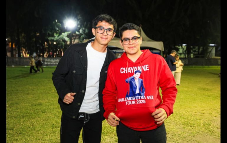 Chayanne arrancó moviéndose en el escenario de arriba a abajo, lleno de energía, con algunos de sus éxitos más grandes. EL INFORMADOR/ J. Acosta